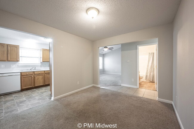 Building Photo - "Charming 3-Bedroom Home with 2 Full Baths...