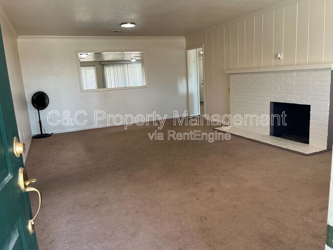 Building Photo - 15290 Sunset Dr