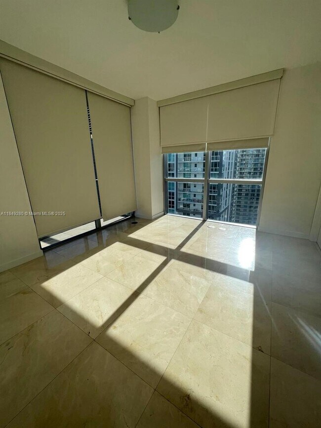 Building Photo - 1060 Brickell Ave