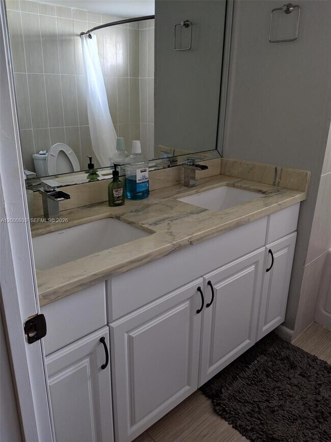 Building Photo - 1660 NE 191st St