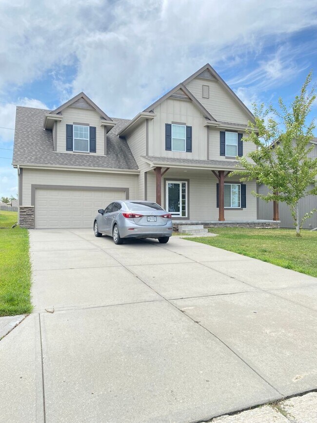 Building Photo - Beautiful & Nearly new SW Chalco area 4 be...