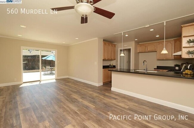 Building Photo - 560 Murdell Ln