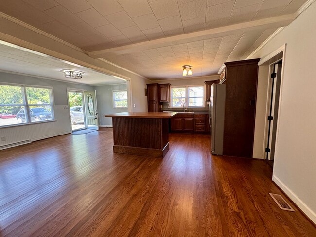 Building Photo - Move-in Ready!