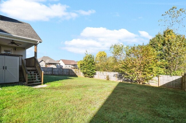 Building Photo - Pet Friendly Three Bedroom!