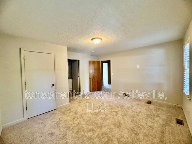 Building Photo - 136 Atwood Dr