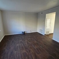 Building Photo - 1409 NW Carden Ave