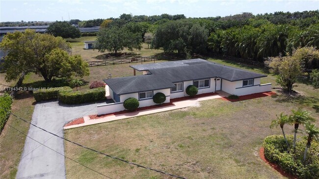 Building Photo - 24595 SW 147th Ave