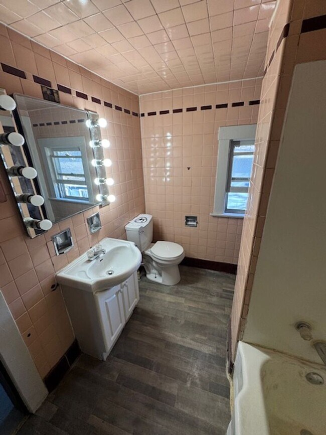 Building Photo - 4021 Lafayette St