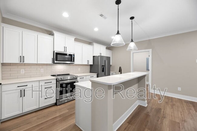 Building Photo - 7226 Sassafras Way