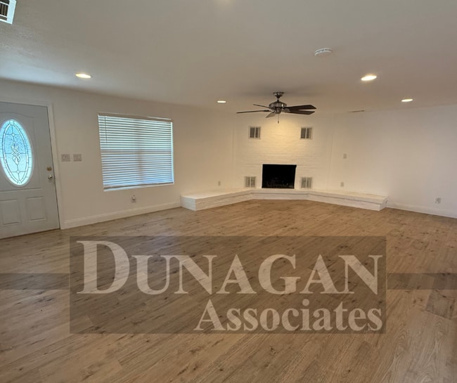 Building Photo - Charming 3 bed, 2 bath home - Newly remode...