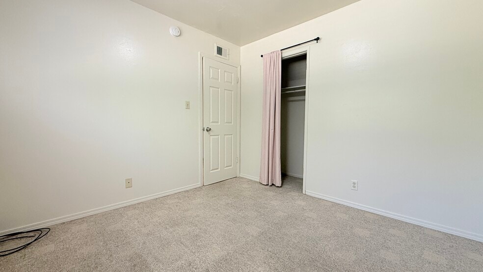 Building Photo - 550 Highland Dr