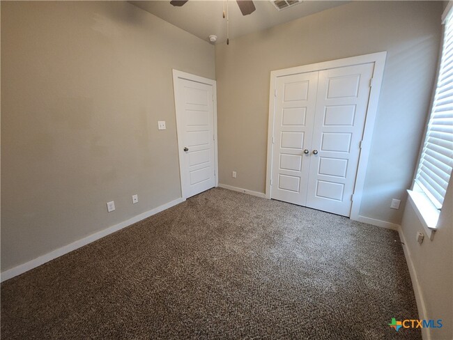 Building Photo - 1115 Creekside Orchard