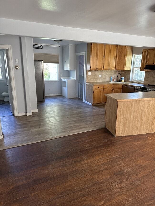 Building Photo - 2127 3rd Ave N