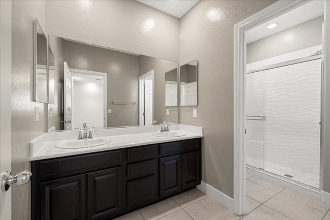 Building Photo - Entertainer's Dream 4Bd Home with Designer Finishes & Outdoor Kitchen