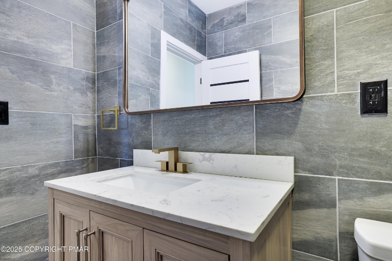 Building Photo - 1540 Lake Ln