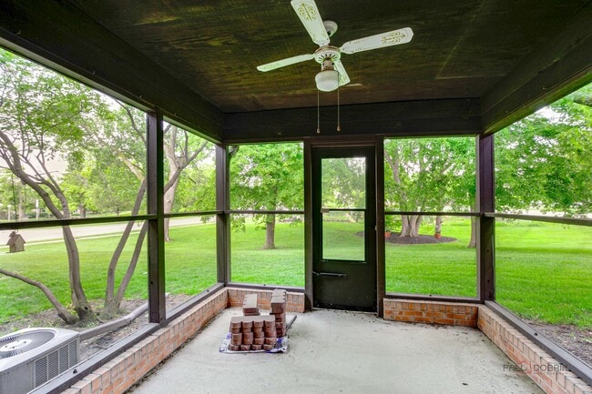 Building Photo - 1613 Pebble Beach Dr