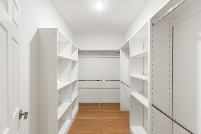 Building Photo - Beverly Hills Prime Location - 2 bed 2.5 bathroom