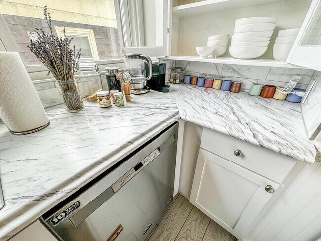 Building Photo - 35 Essex St