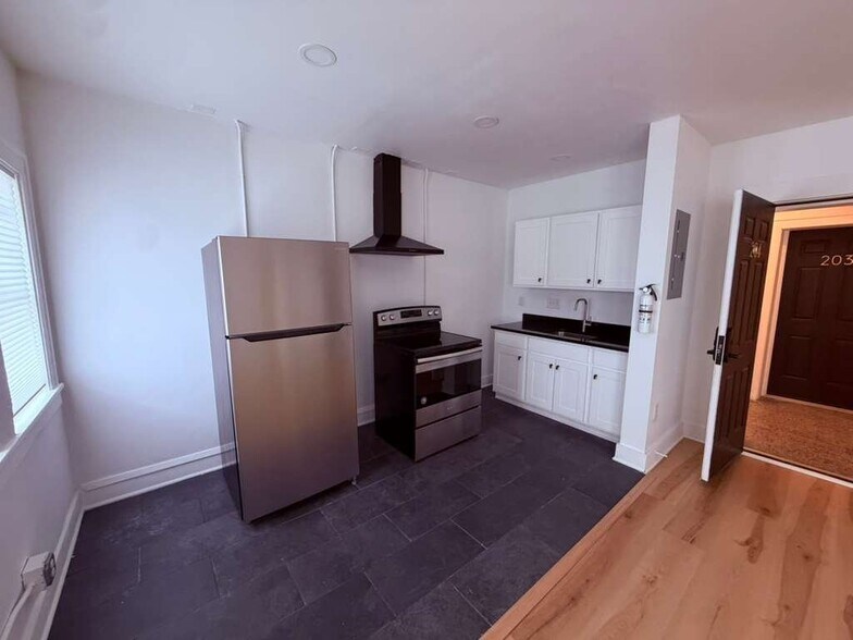 Building Photo - 1384 W 83rd St