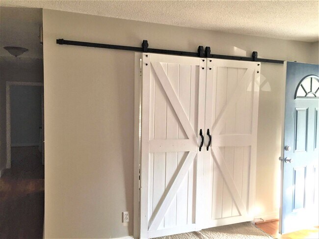 Building Photo - 2807 Holt Dr