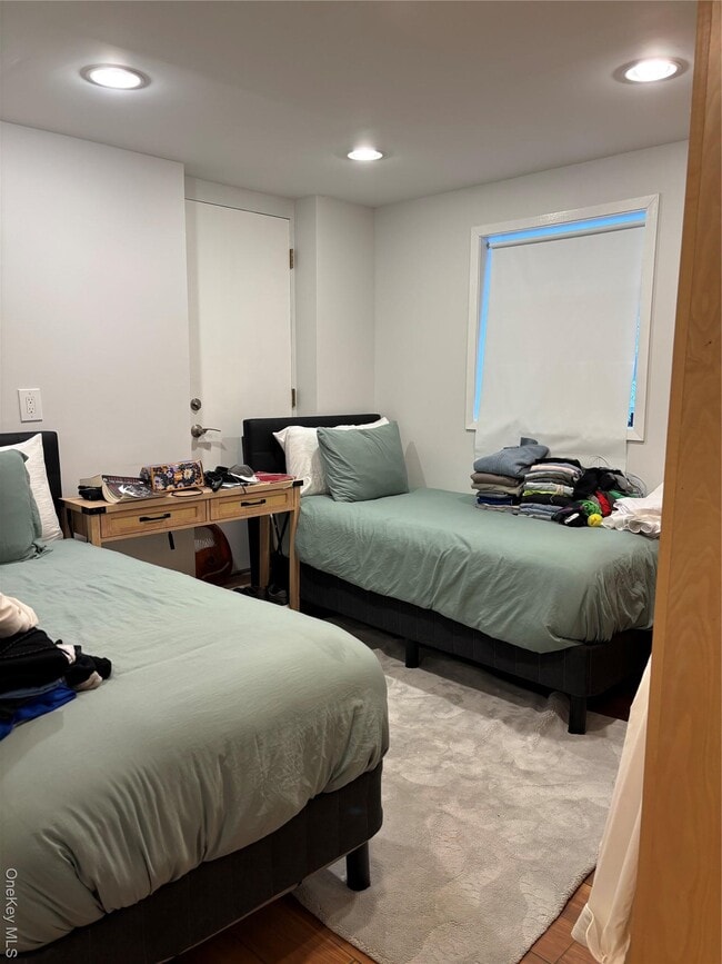 Building Photo - 570 Church Ave