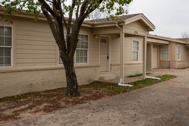 Building Photo - 13753 Biggs St