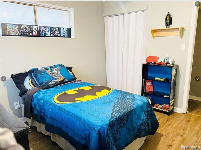 Building Photo - 11227 Packard Ave