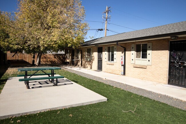 Building Photo - 1435 Otis St