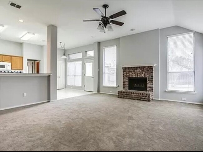 Building Photo - 8401 Greenfield Dr