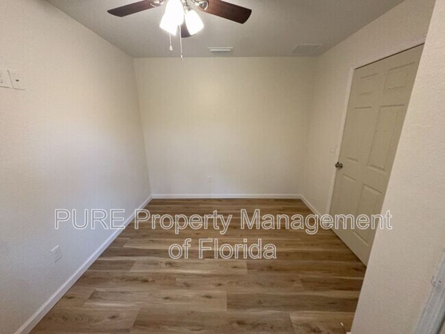 Building Photo - 11330 NE 66th Ln
