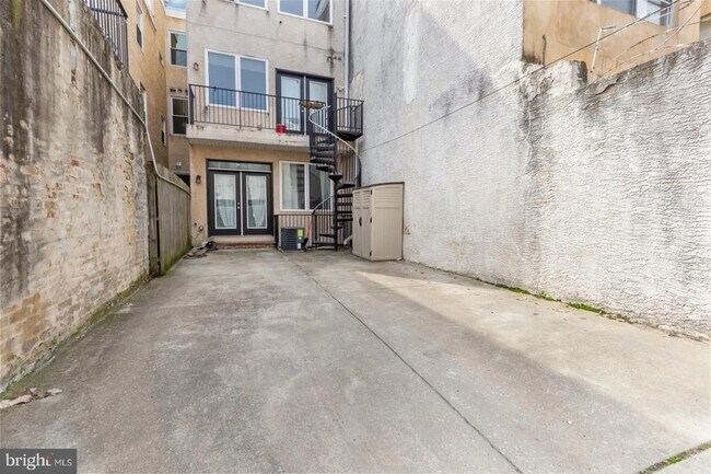 Building Photo - 1217 Green St