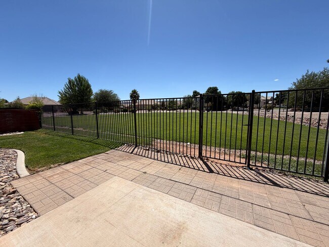 Building Photo - 519 Harvest Ln