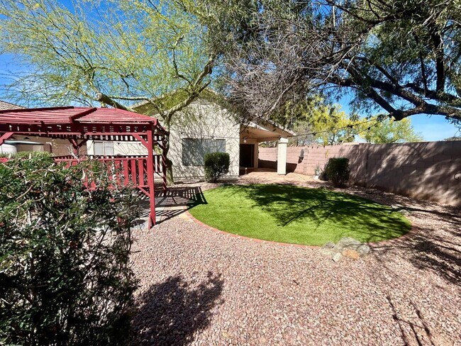 Building Photo - 4715 E Briarwood Terrace