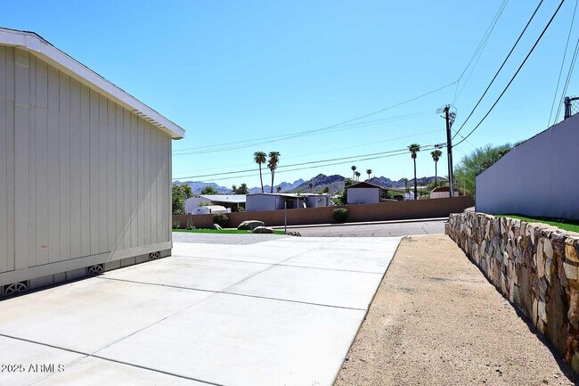 Building Photo - 13004 N 19th Pl