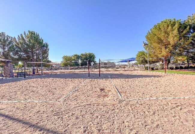 Building Photo - 2949 E Crescent Way