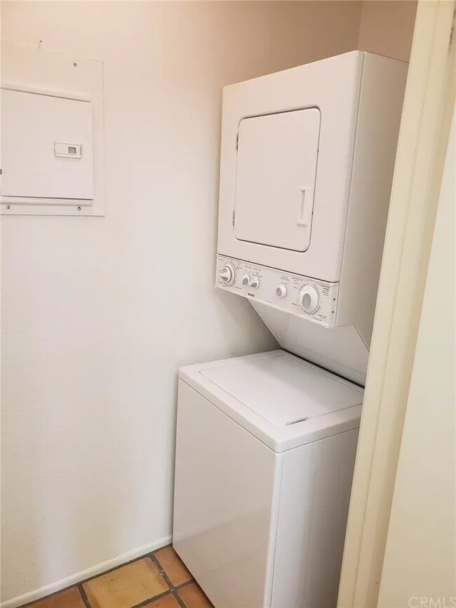 Building Photo - 208 Villa Point Dr