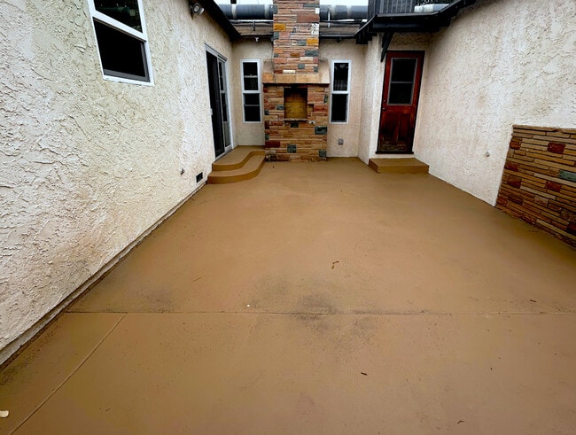Patio - 1344 N Fairview St