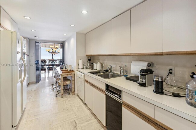 Building Photo - 10175 Collins Ave