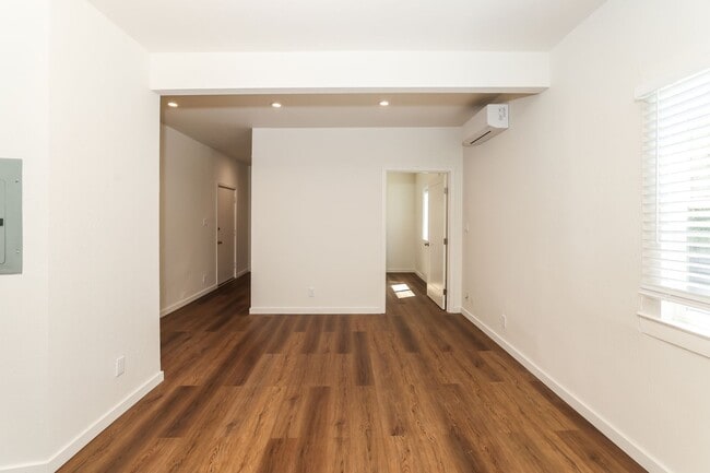 Building Photo - Beautifully Renovated Berkeley Unit!