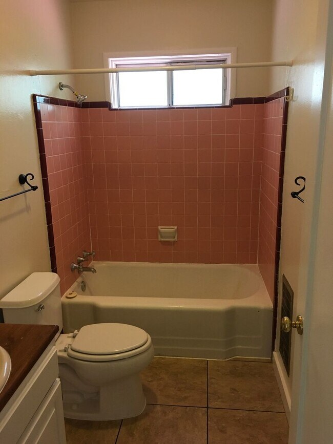 Building Photo - Charming home in Garden Tract- $300 free r...