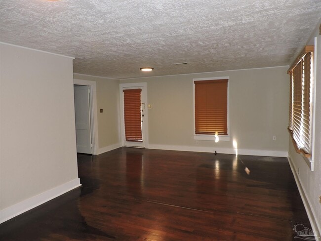 Building Photo - 916 E Hatton St