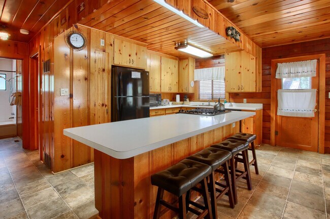 Building Photo - 2582 Deer Ln