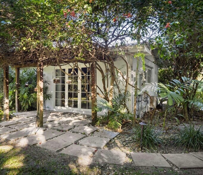 Building Photo - 7290 SW 77th Ter
