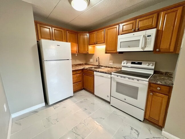 Building Photo - 4 Hawes St