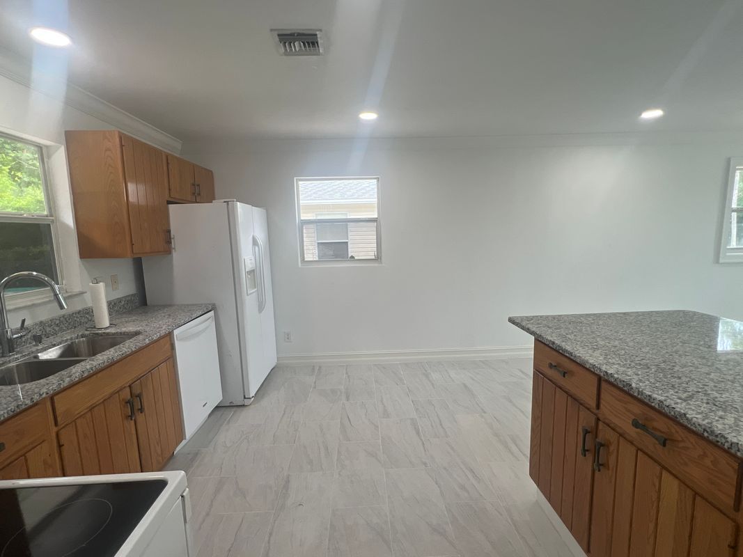 Building Photo - 12113 Fuller Ln