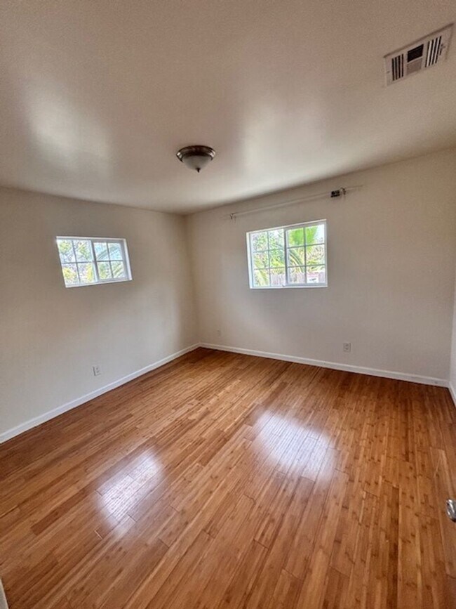 Building Photo - 1828 Montrose St, located in the vibrant city of Los Angeles