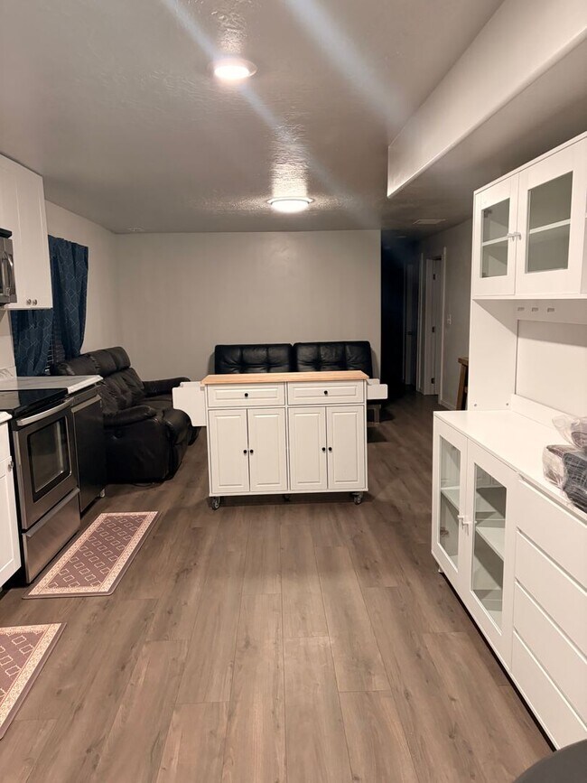 Building Photo - Beautiful 6 Bedroom/3.5 Bath Home in Springville!