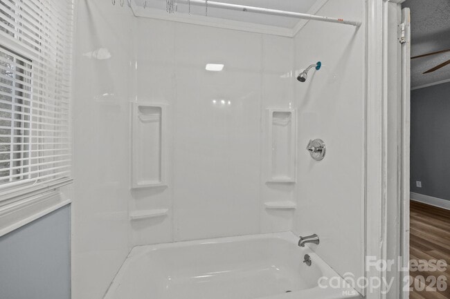 Building Photo - 713 2nd St Pl SW