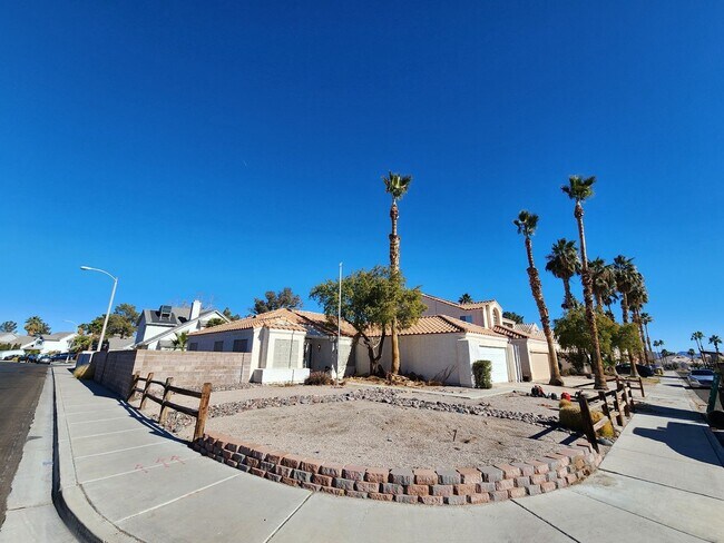 Building Photo - 1720 Navarre Ln