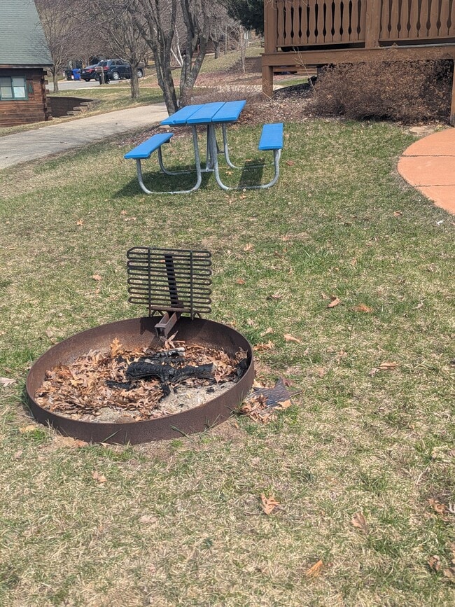 Building Photo - 725 Skatepark Court